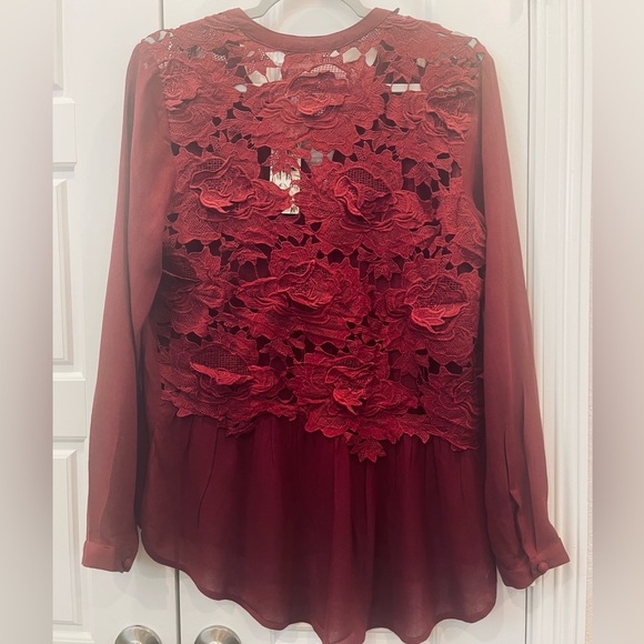 ee: some Woman’s Top/ Blouse NWT Hi/Low Button Down,Long Sleeve,Full back Lace - Picture 4 of 7